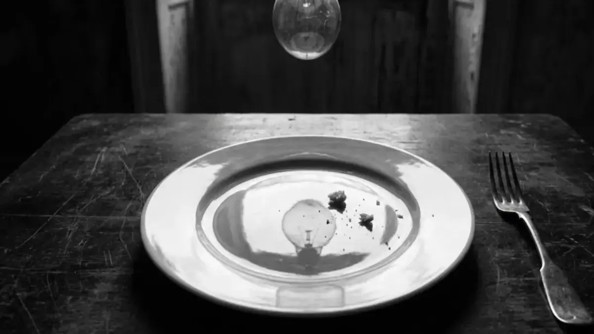 Dream interpretation of Hunger depicted in a cinematic mystical atmosphere, symbolizing unmet needs and deep cravings.