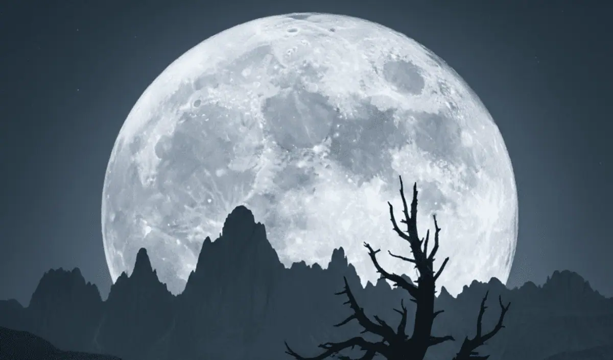 Dream interpretation of Moon depicted in a cinematic mystical atmosphere, symbolizing intuition and emotions.